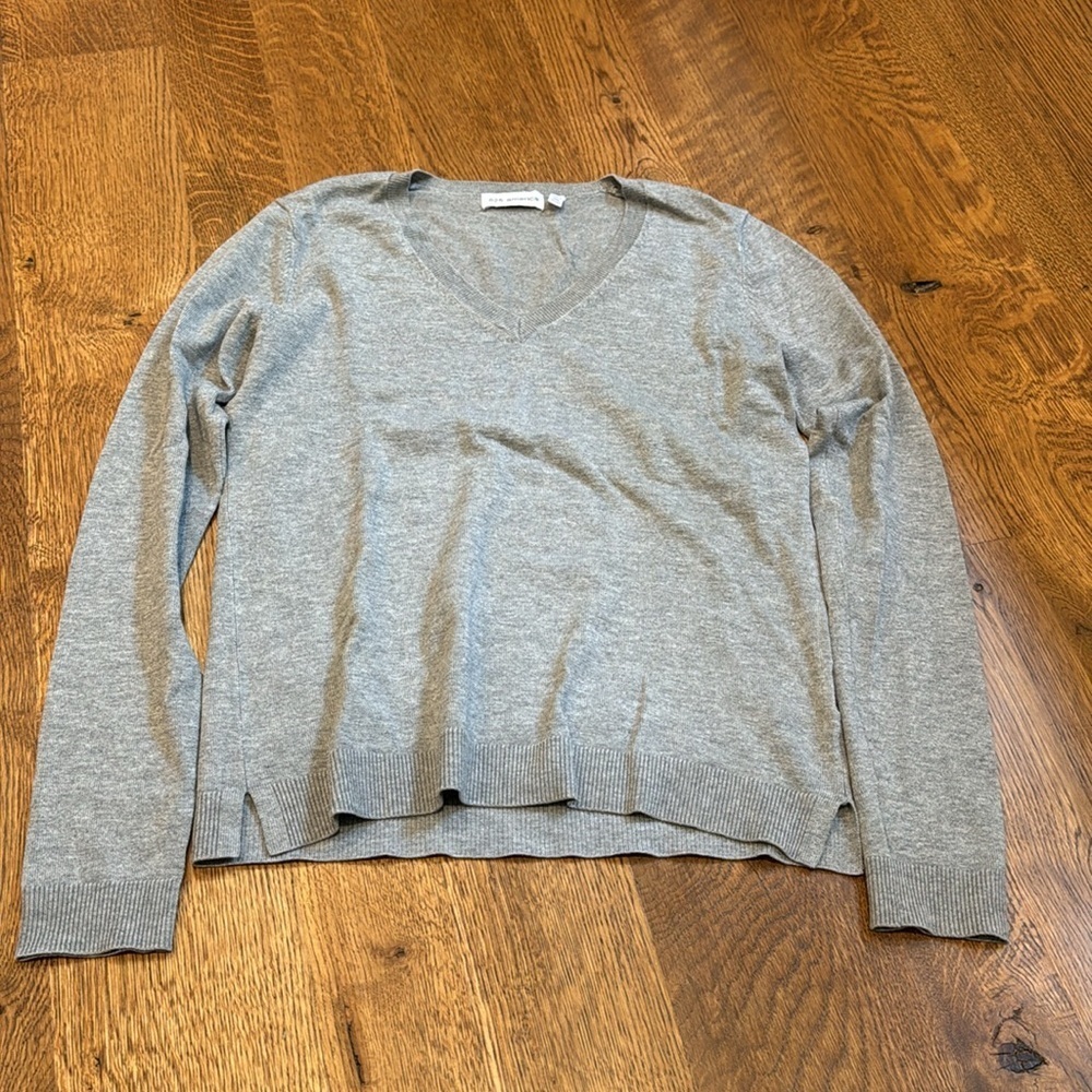 American 525 Women’s V Neck Sweater Grey Size S